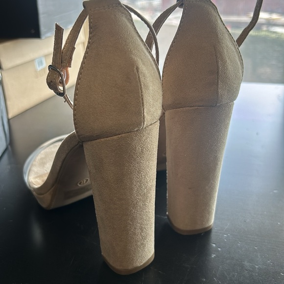 Size 8 nude heels. Never worn. - Picture 2 of 4